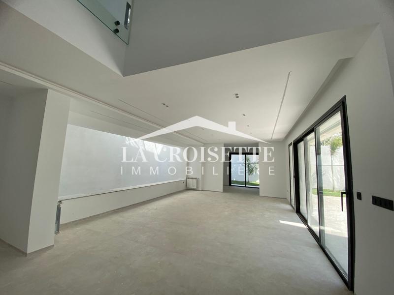 Duplex S+3 avec piscine couverte à Gammarth